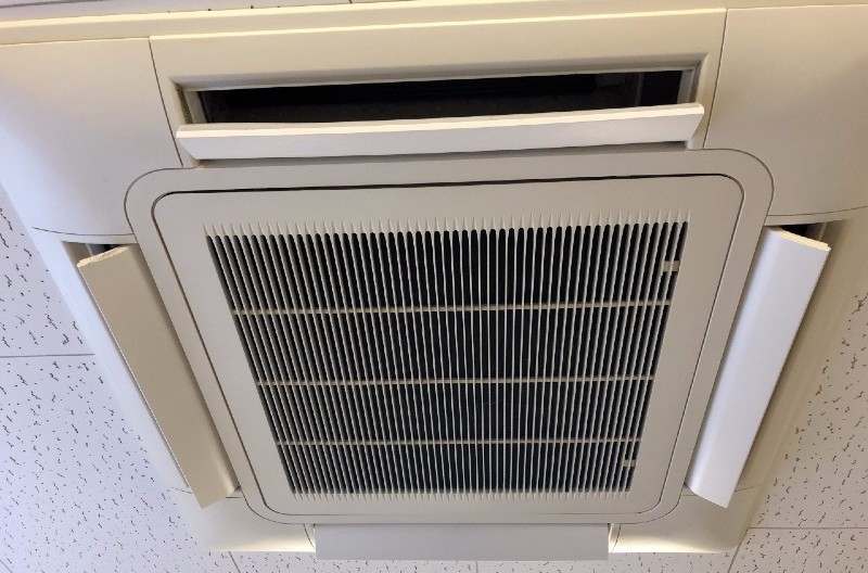 天井埋め込み型エアコン4方向